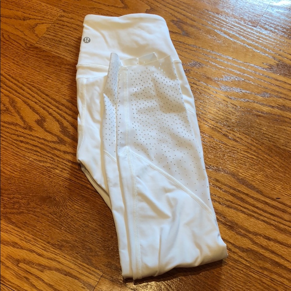 White lululemon leggings
